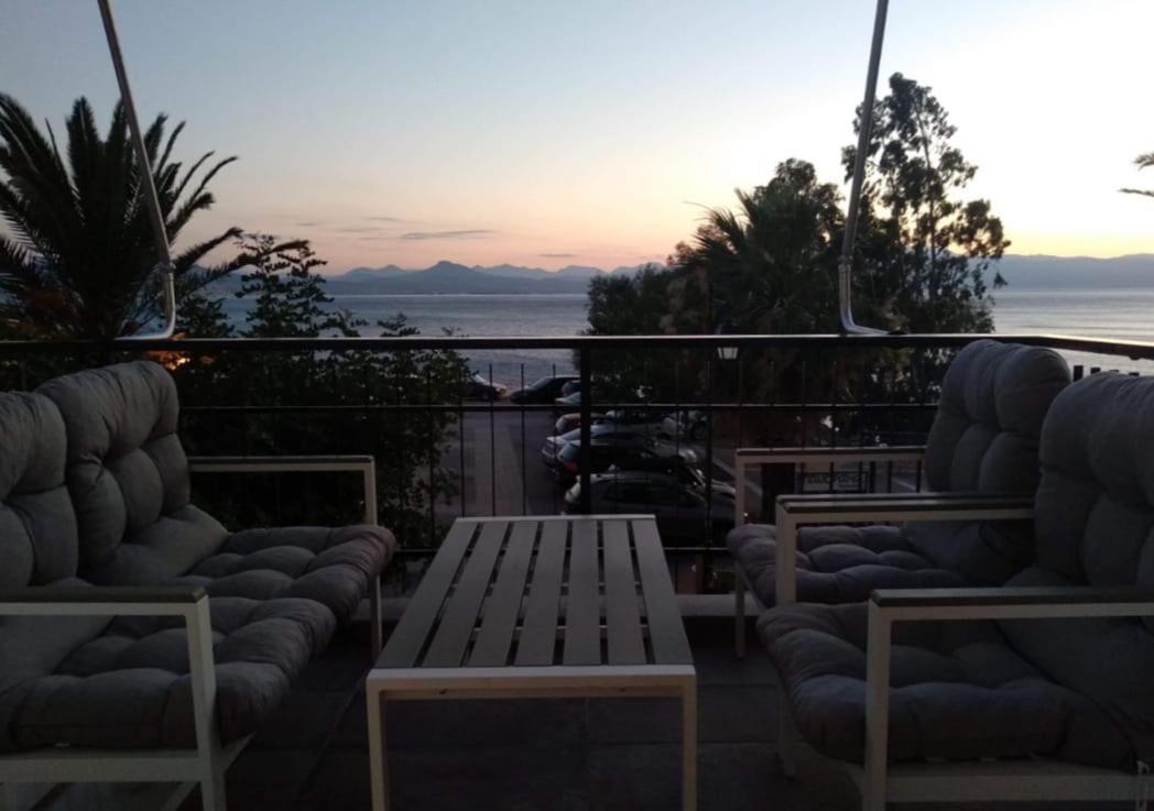 Luxury Seaview Apartment Con Vista Loutráki Zewnętrze zdjęcie